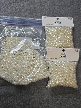 Pearl-Effect Round Plastic Beads - Ivory